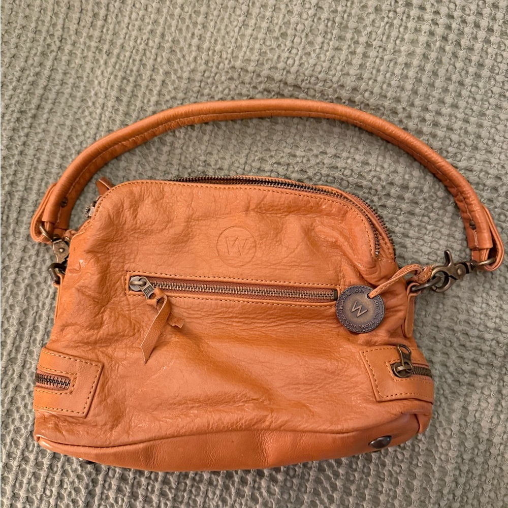 The Manhattan Leather Crossbody Bag - Tan